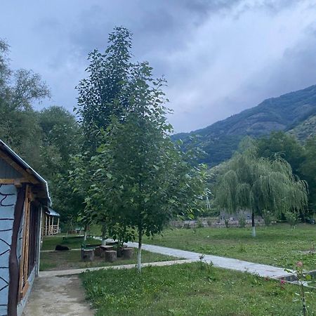 Basuta Guesthouse Kapan 外观 照片