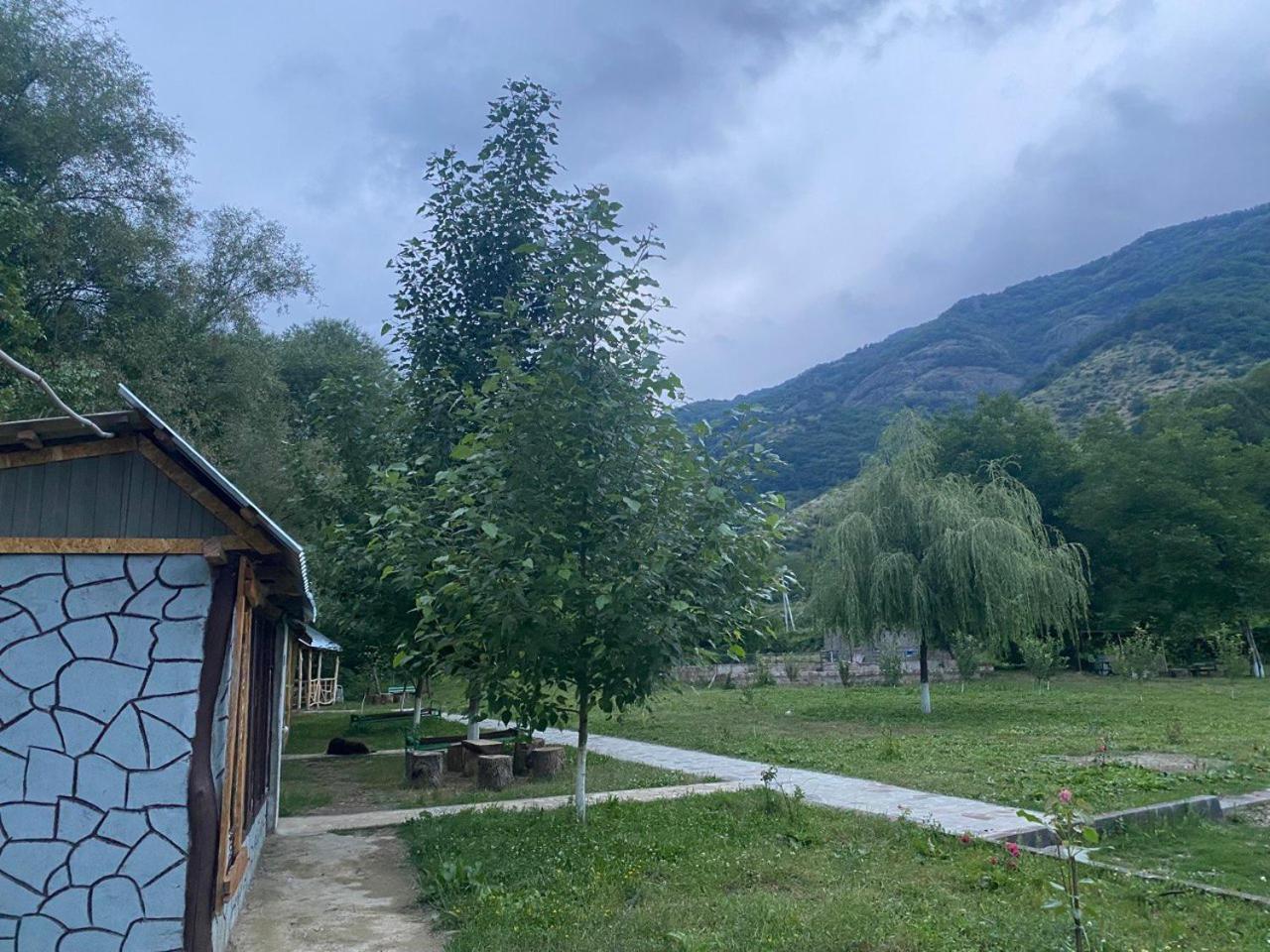 Basuta Guesthouse Kapan 外观 照片